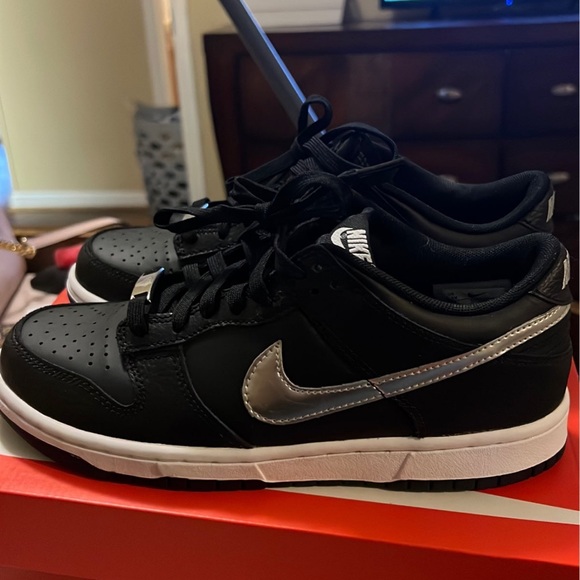 Nike - Picture 4 of 4